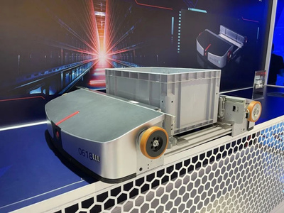 機(jī)器人大會(huì)七大亮點(diǎn)揭秘 鄧麗君現(xiàn)場(chǎng)“復(fù)活”、130只機(jī)器狗群舞與物流軟件研發(fā)